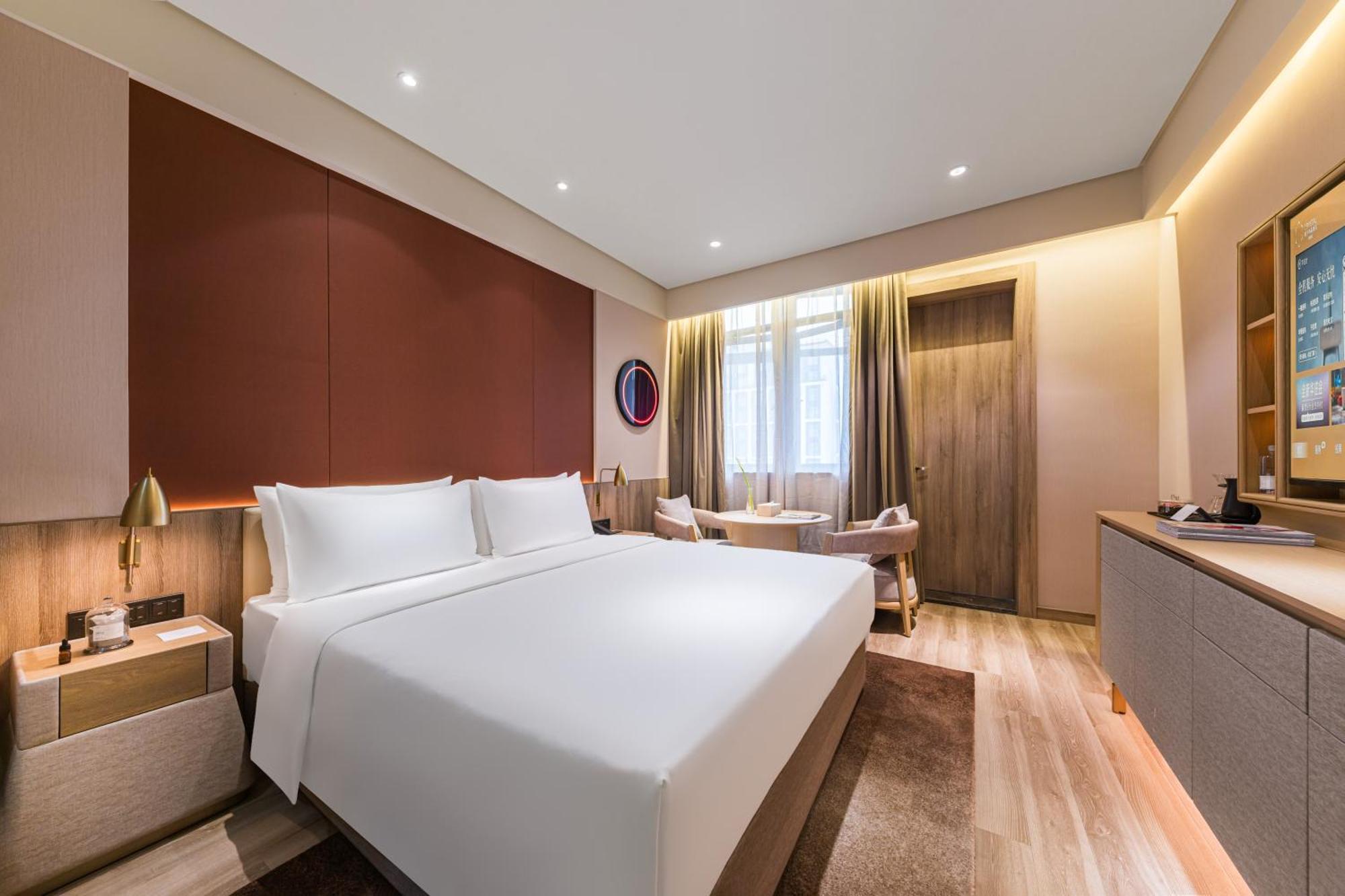 Hongqiao Hub Minbei Road Orange Crystal