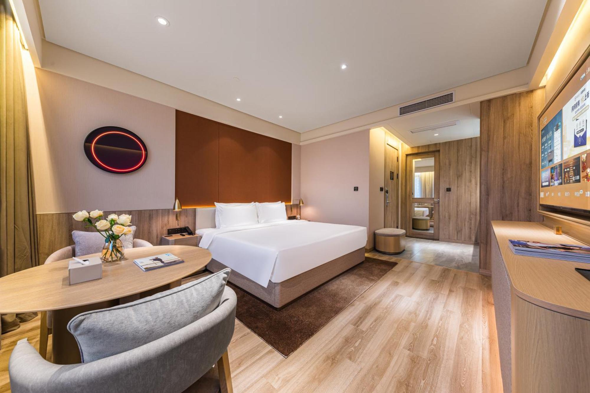 Hongqiao Hub Minbei Road Orange Crystal Hotel 4*