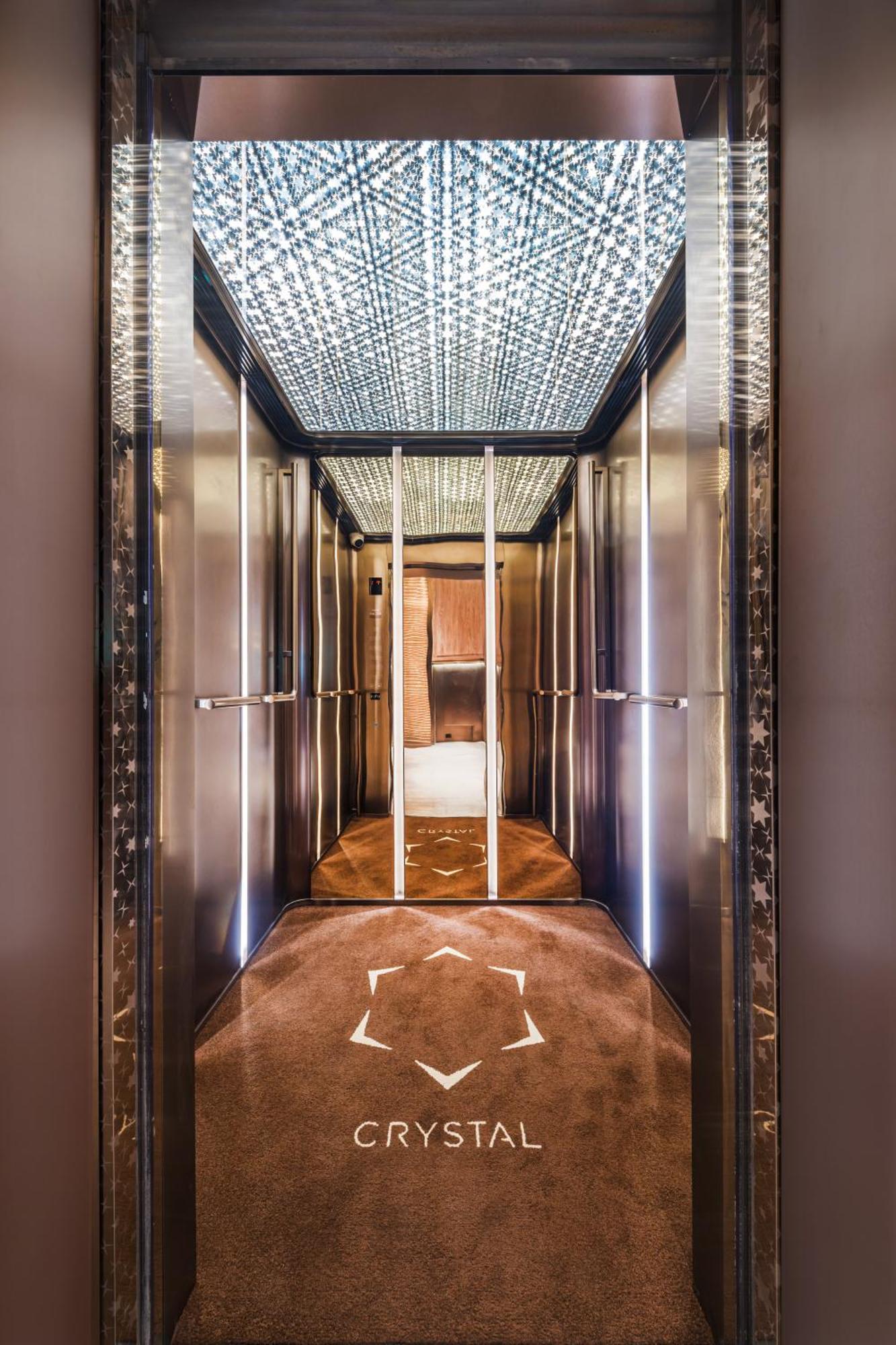 Hongqiao Hub Minbei Road Orange Crystal
