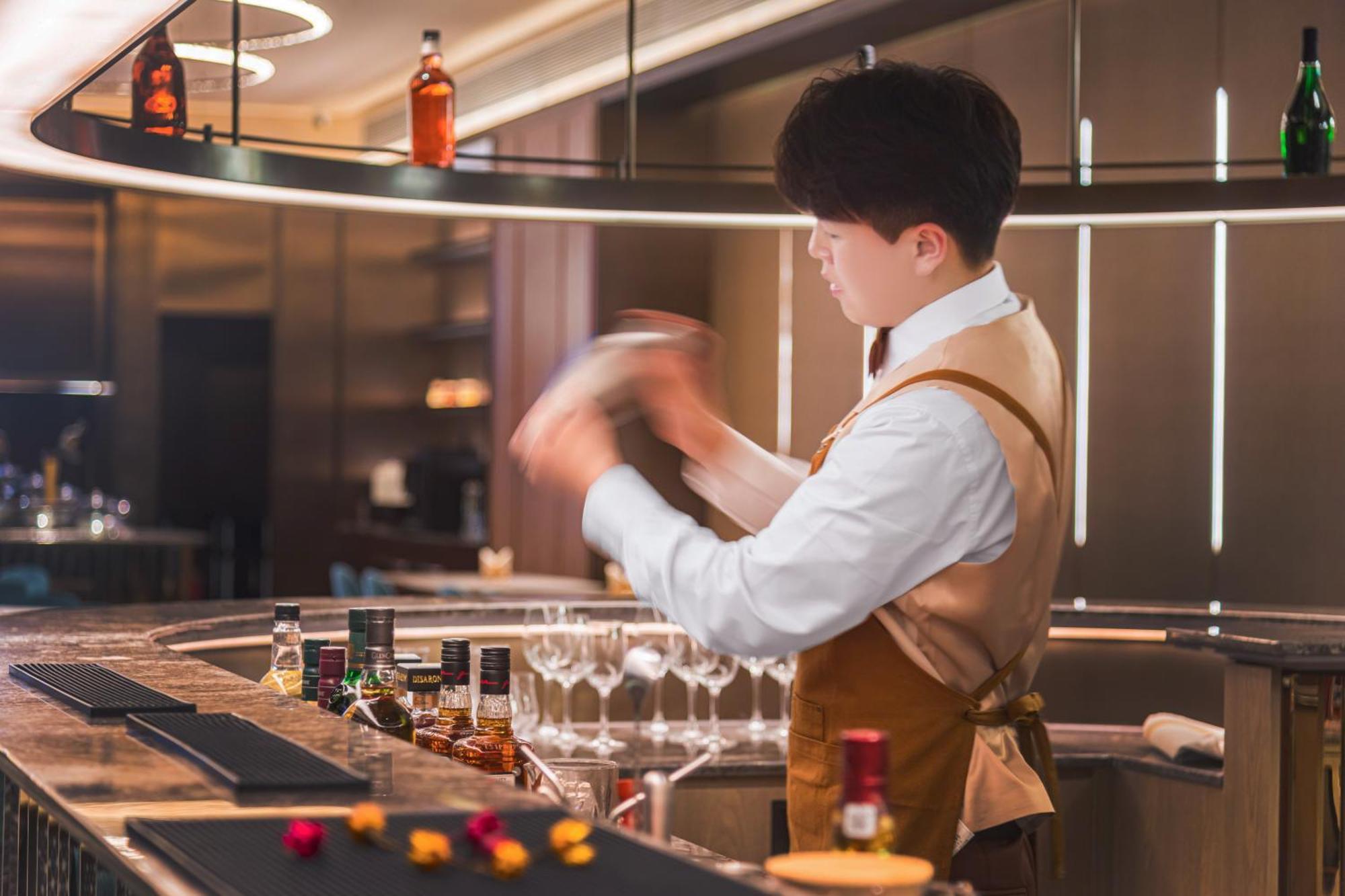 Hongqiao Hub Minbei Road Orange Crystal