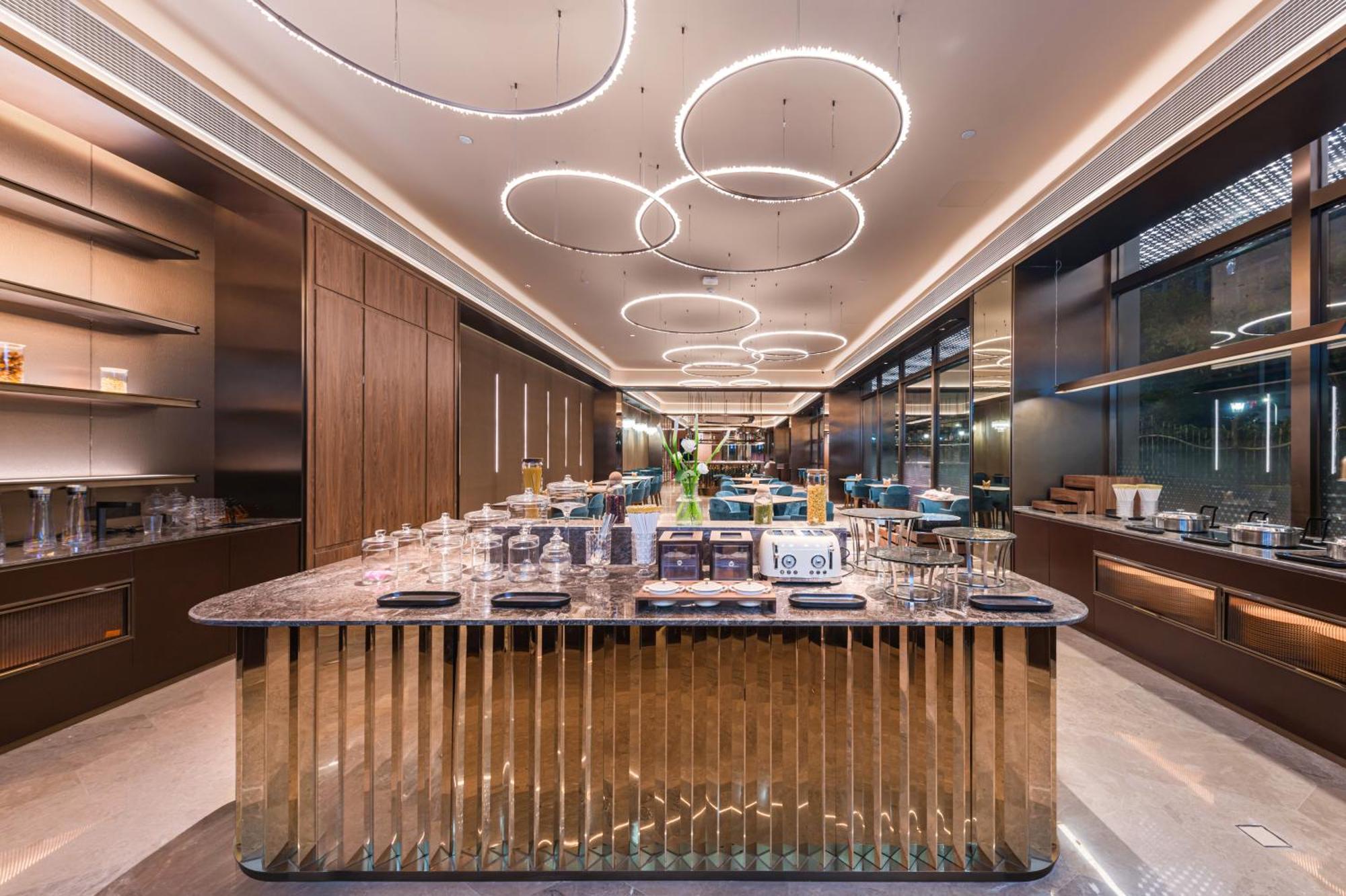Hongqiao Hub Minbei Road Orange Crystal