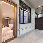 Shanghai Hongqiao Hub Minbei Road Orange Crystal Hotel