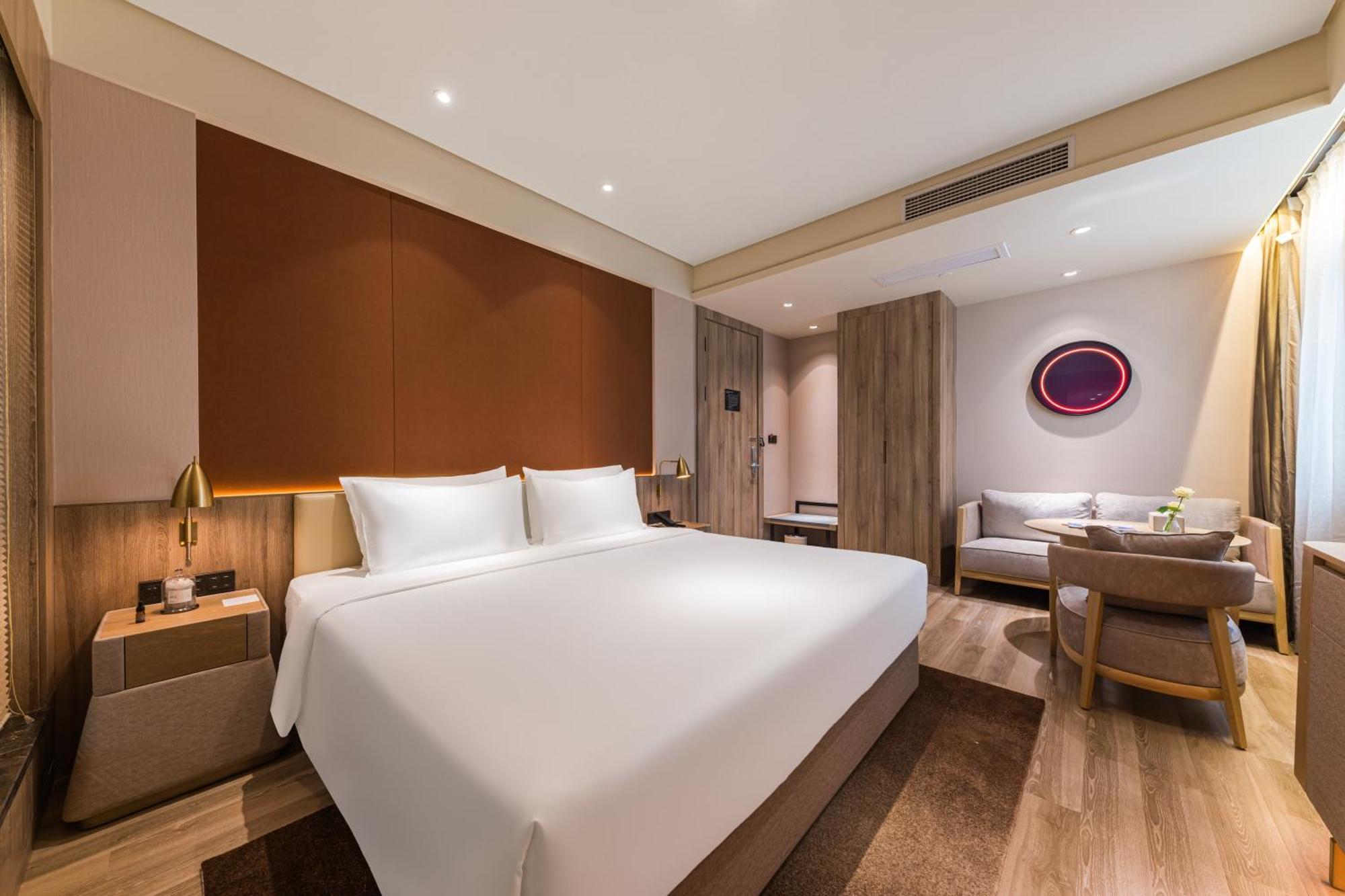 Hongqiao Hub Minbei Road Orange Crystal