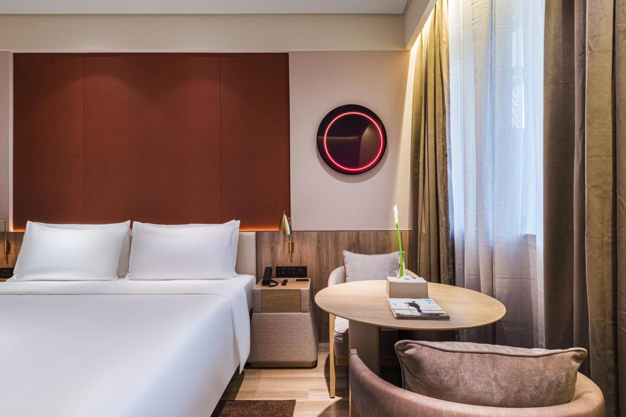 Hongqiao Hub Minbei Road Orange Crystal 4*