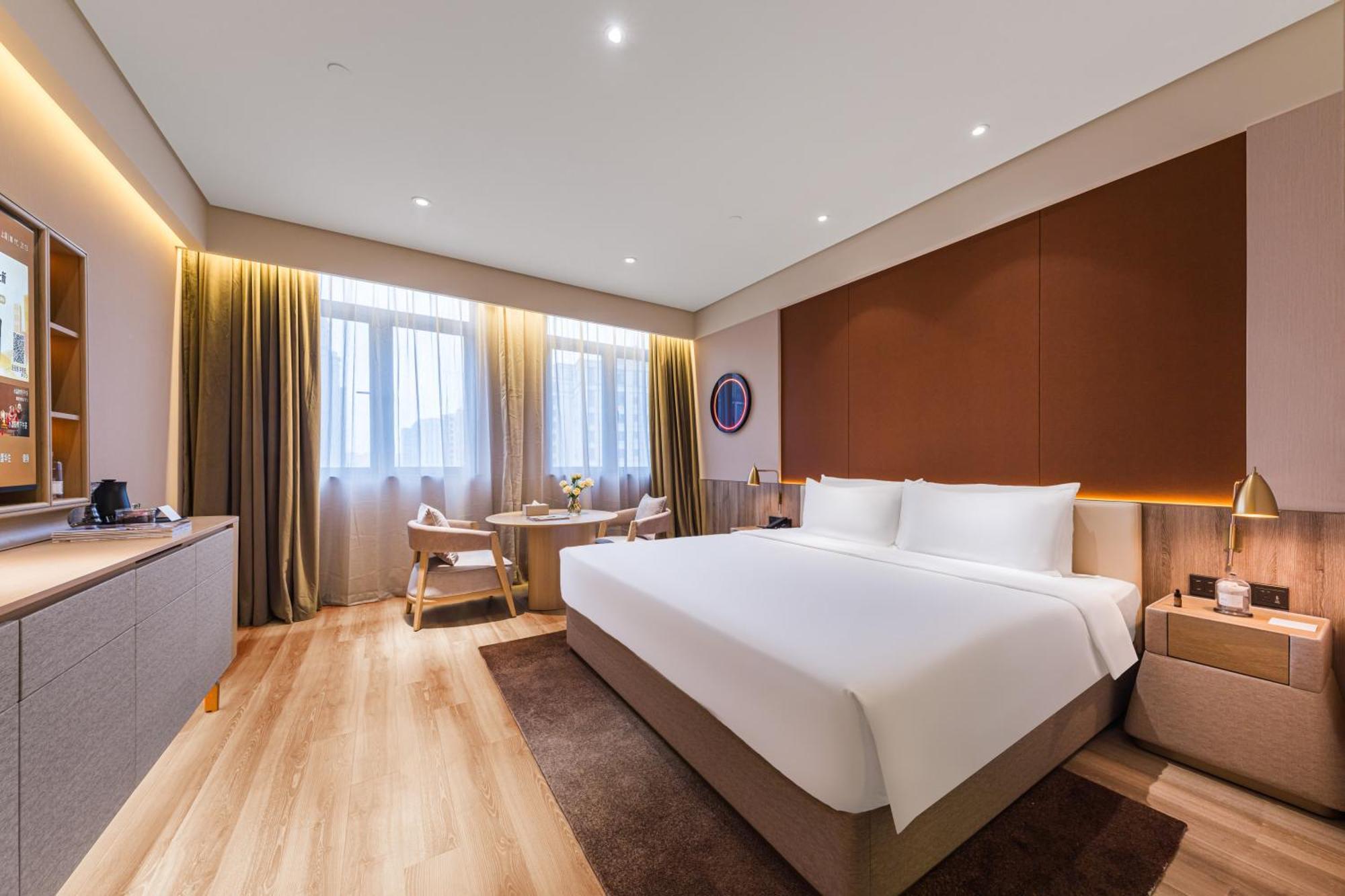 Hongqiao Hub Minbei Road Orange Crystal
