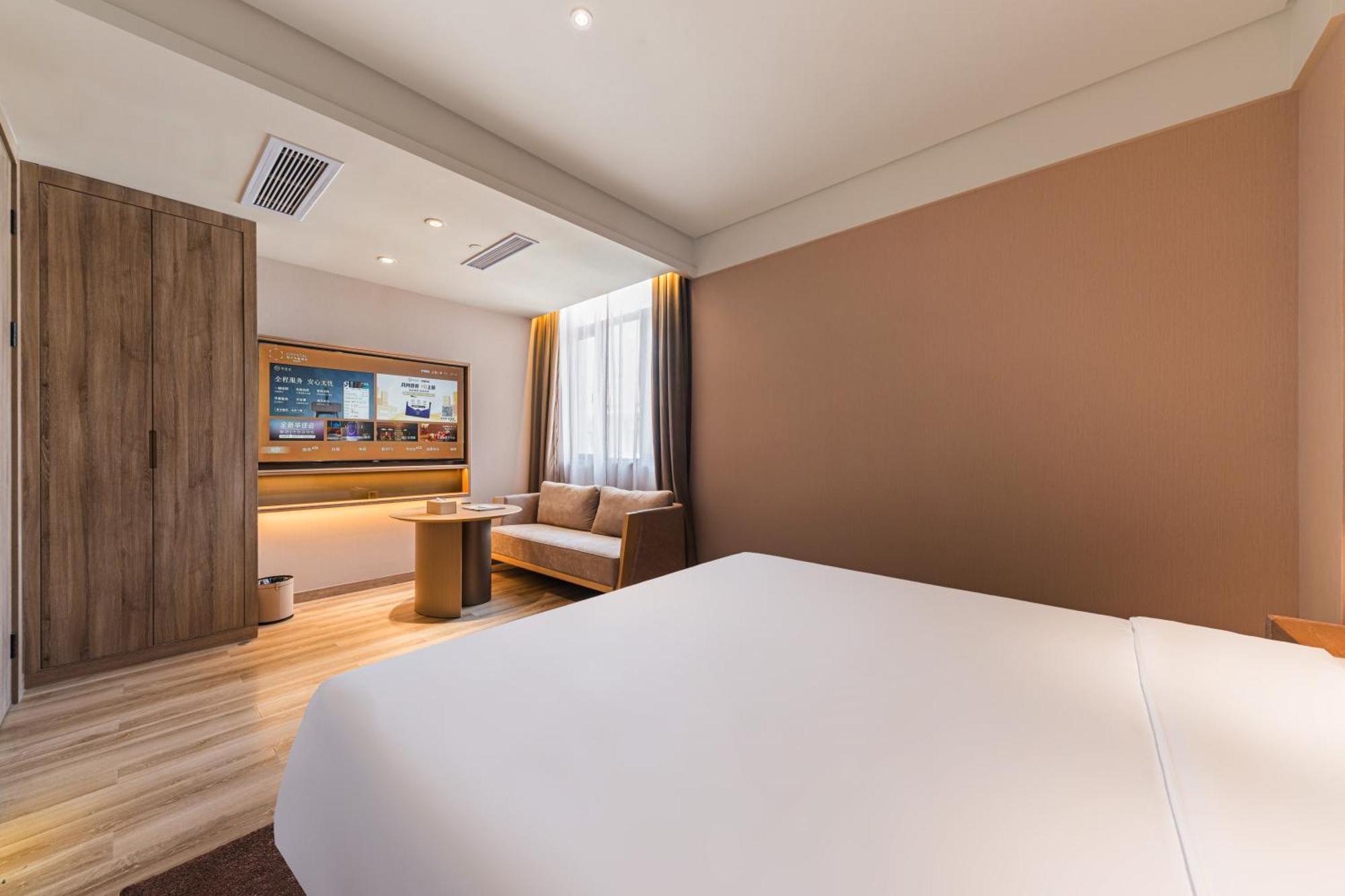 Hongqiao Hub Minbei Road Orange Crystal