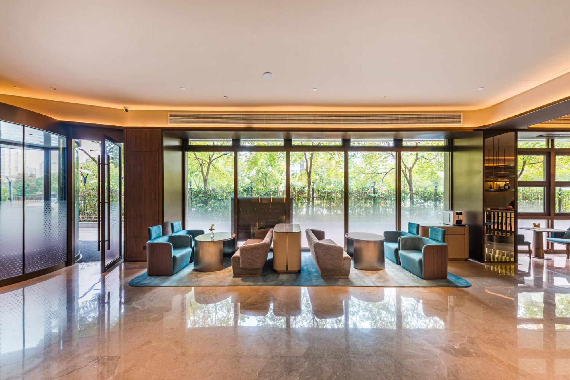 Hongqiao Hub Minbei Road Orange Crystal 4*