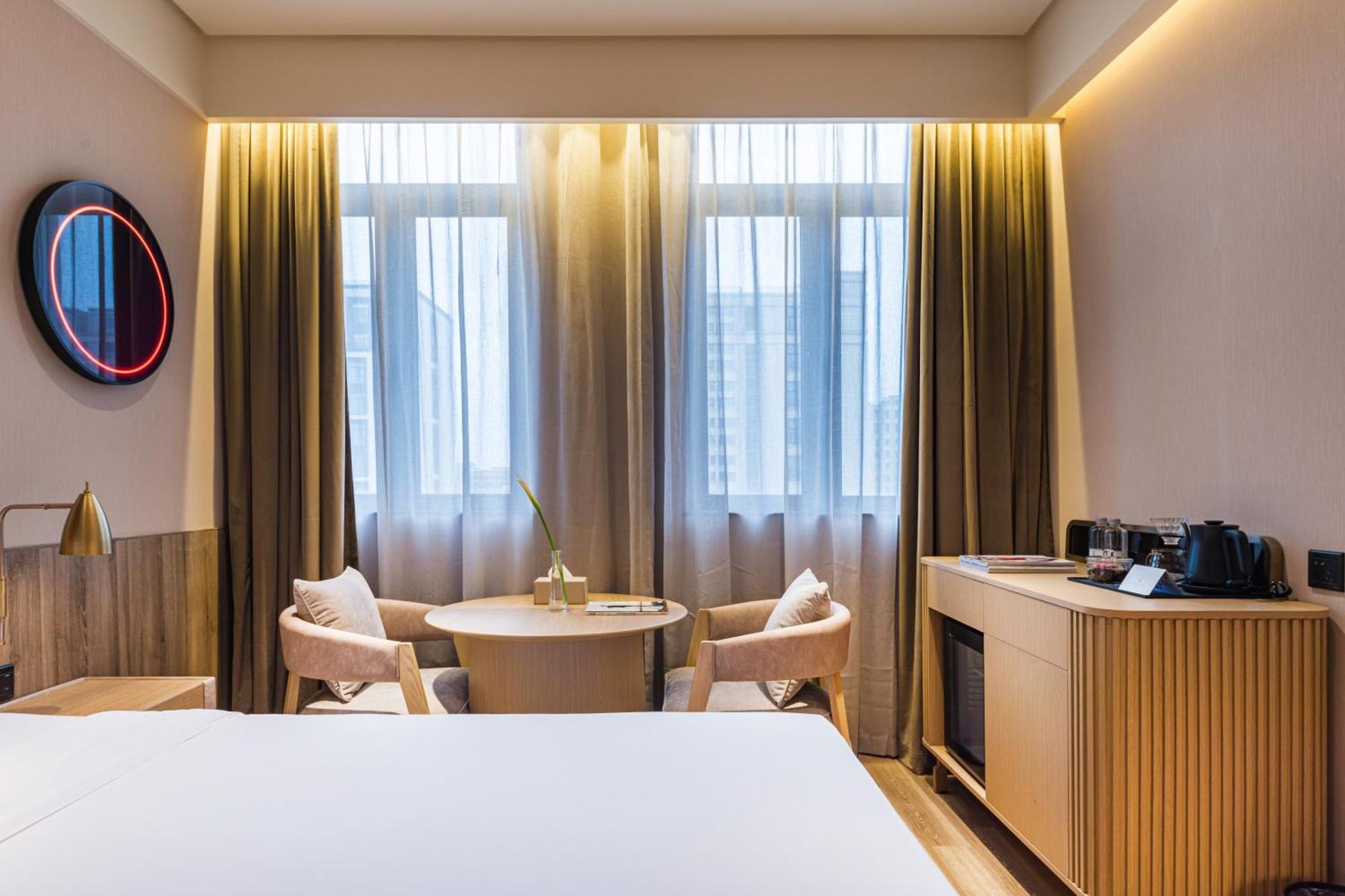 Hongqiao Hub Minbei Road Orange Crystal