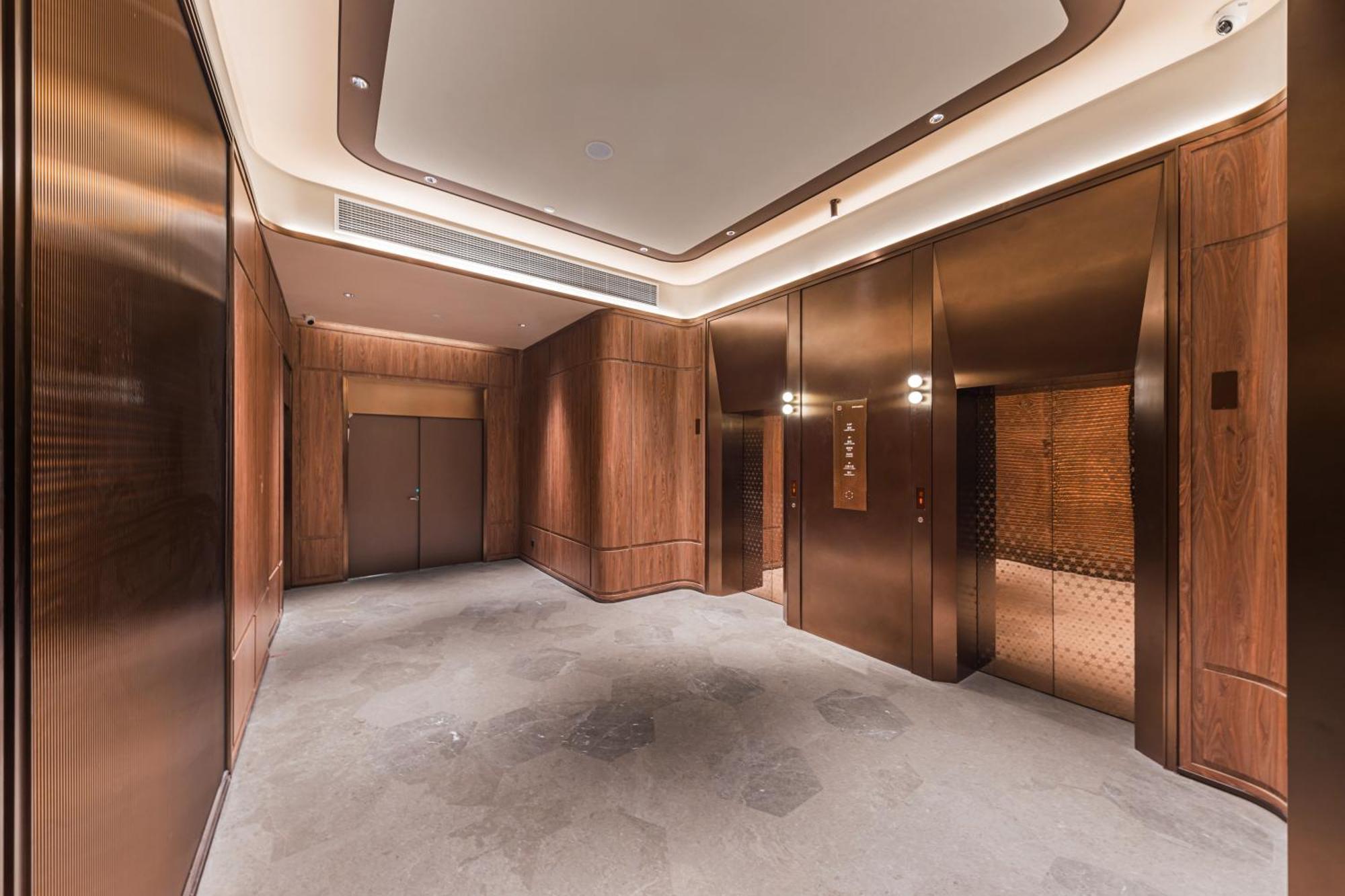 Hongqiao Hub Minbei Road Orange Crystal 4*