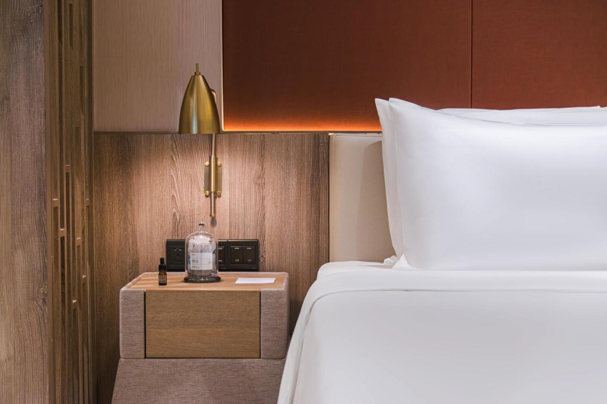 Hongqiao Hub Minbei Road Orange Crystal 4*
